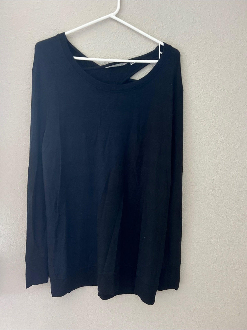 Athleta Black Long-Sleeve Crewneck Top women’s size large
